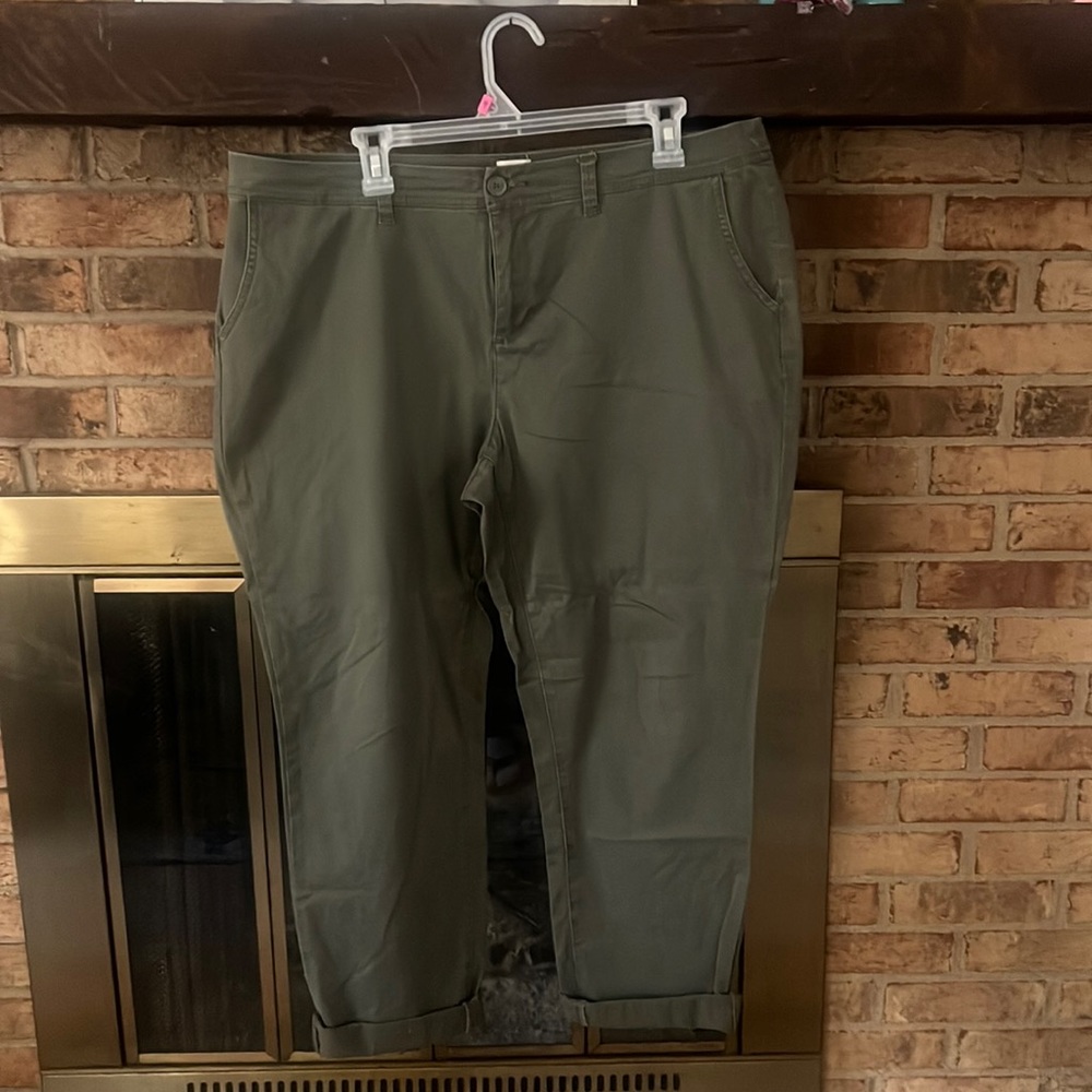 Army, green chino pants brand is a new day size 14